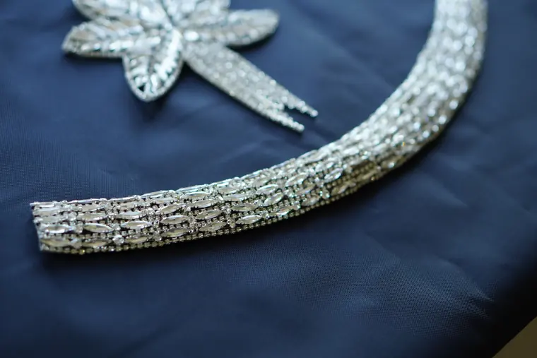 Kavisli kristal taş şerit aplikesi
